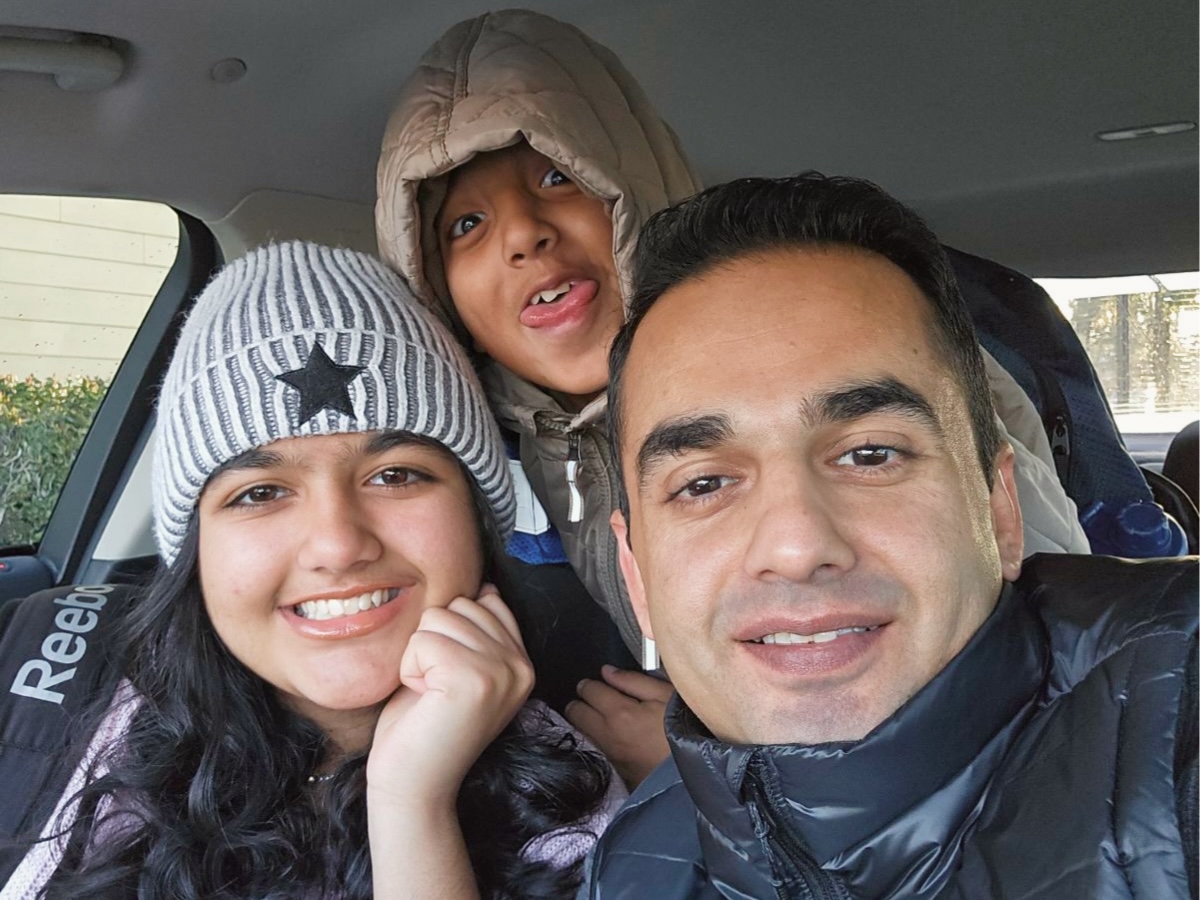 photo of Khawar Shahzad in his car with his two children